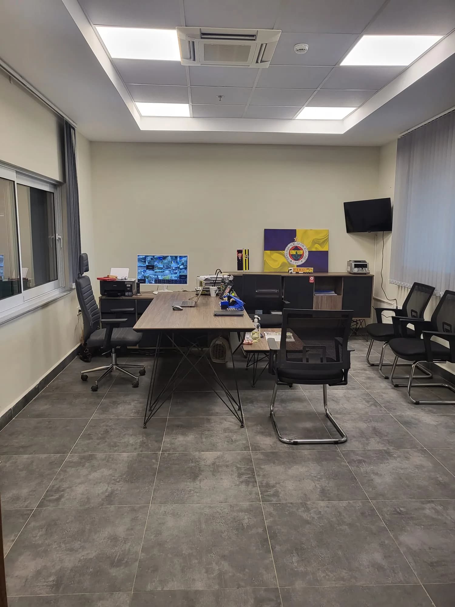 İdari ofis çalışma odası