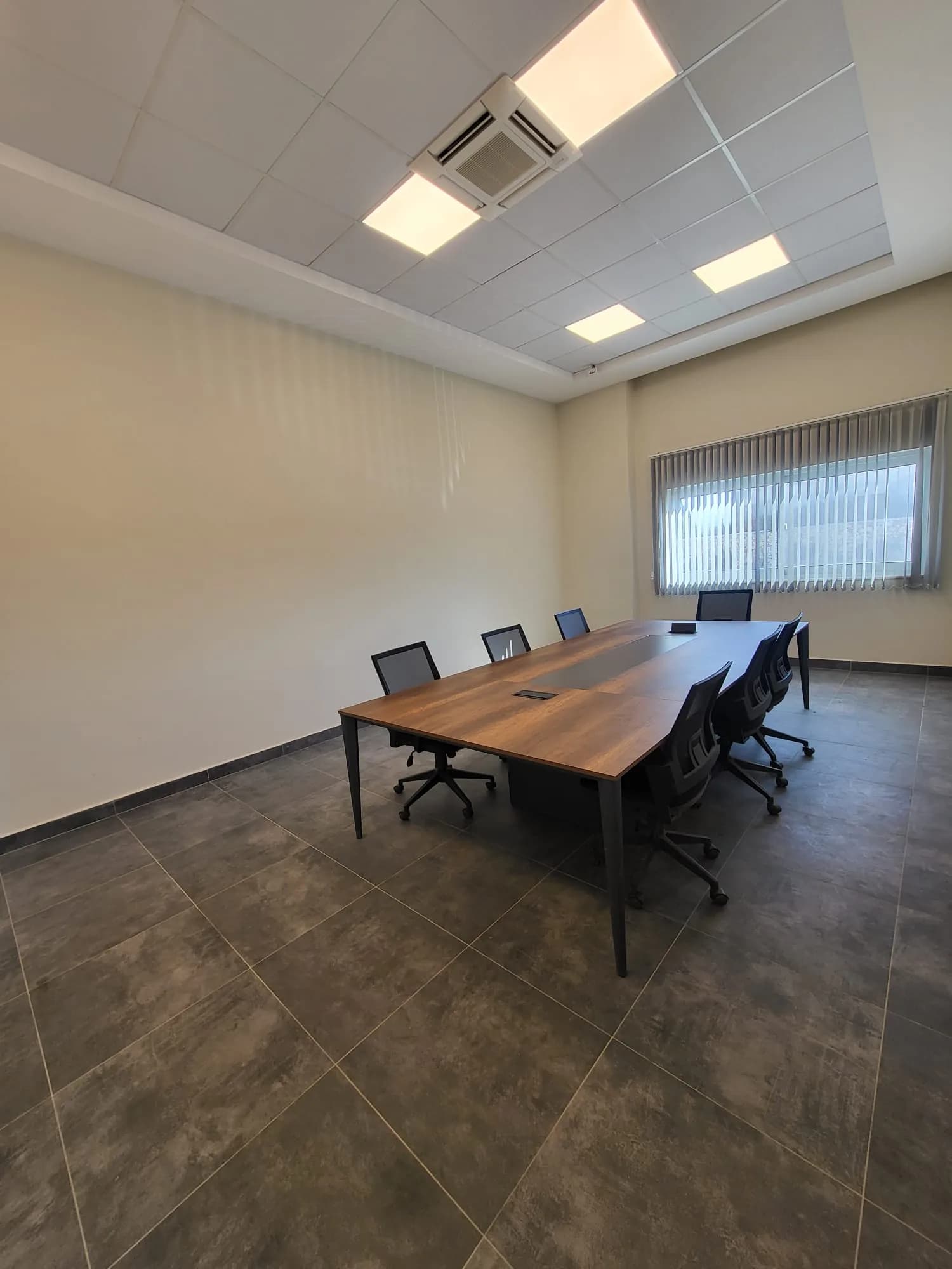 İdari ofis ortak çalışma alanı