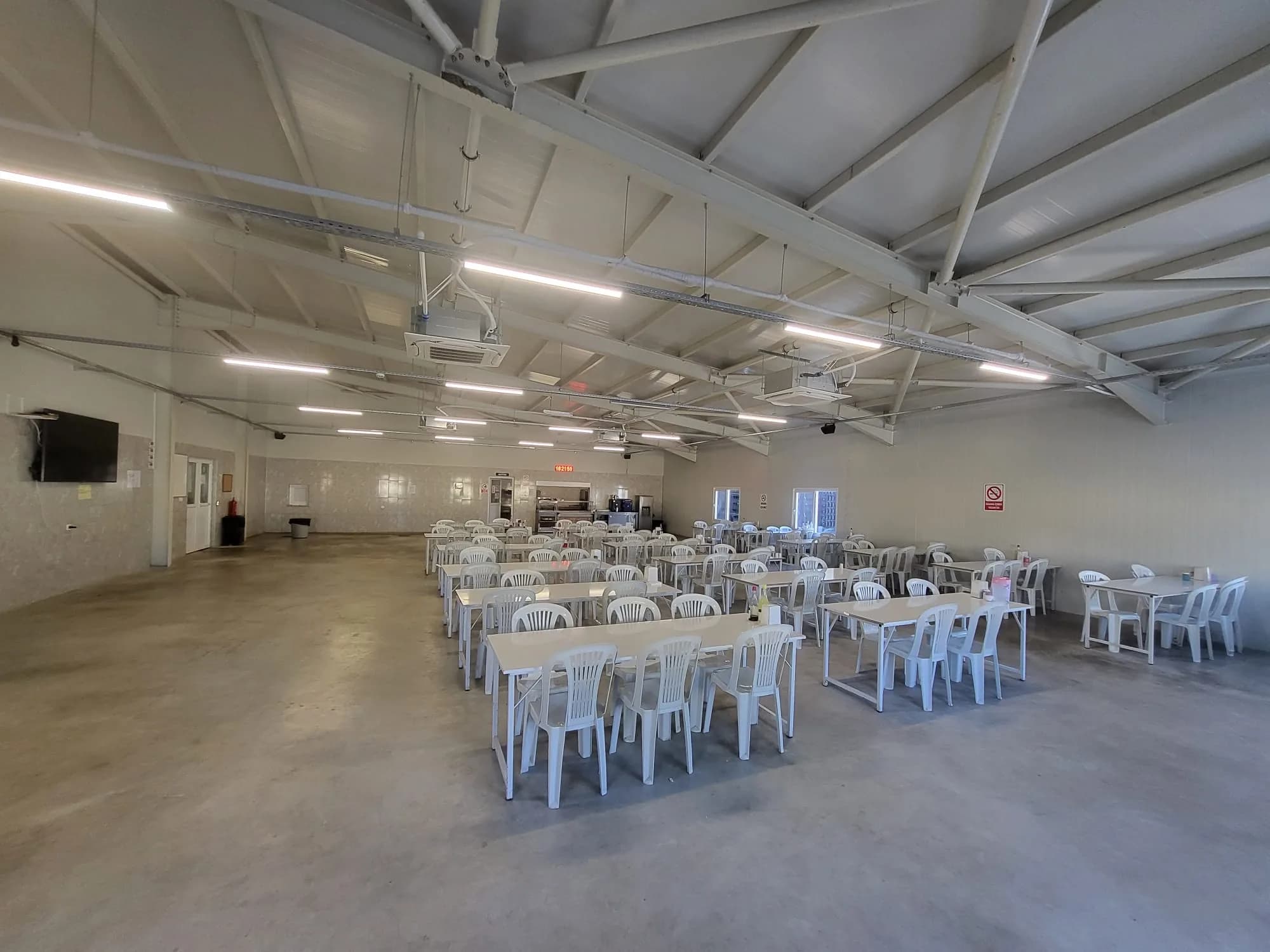 İki yüz elli kişilik fabrika yemekhanesi