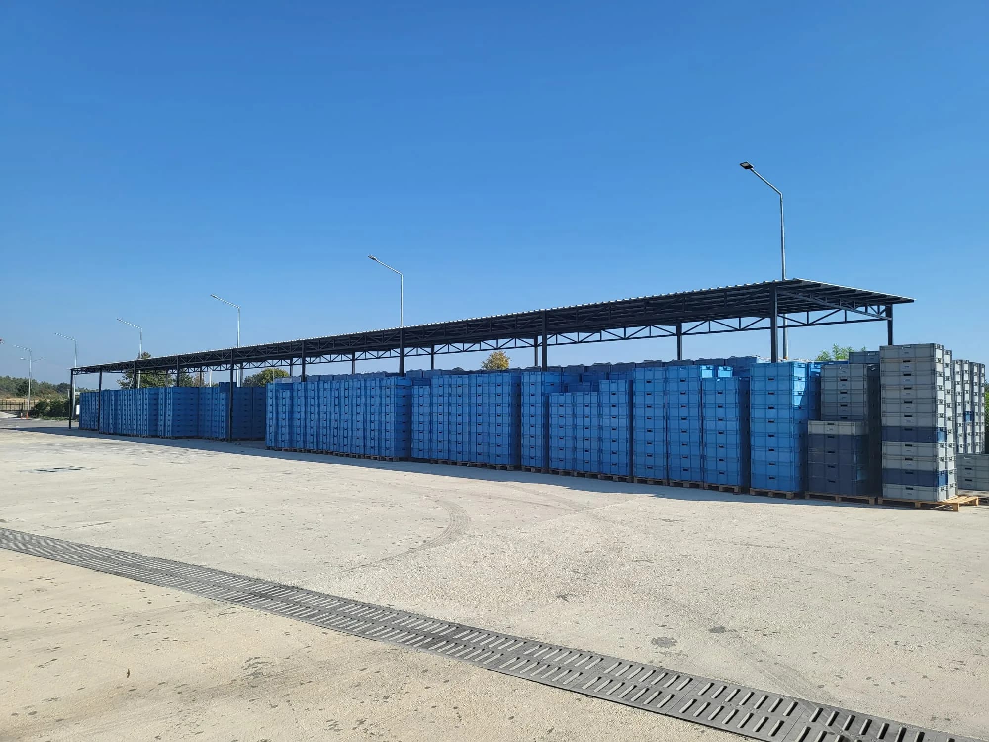 Fabrika açık depo alanlarından birincisi