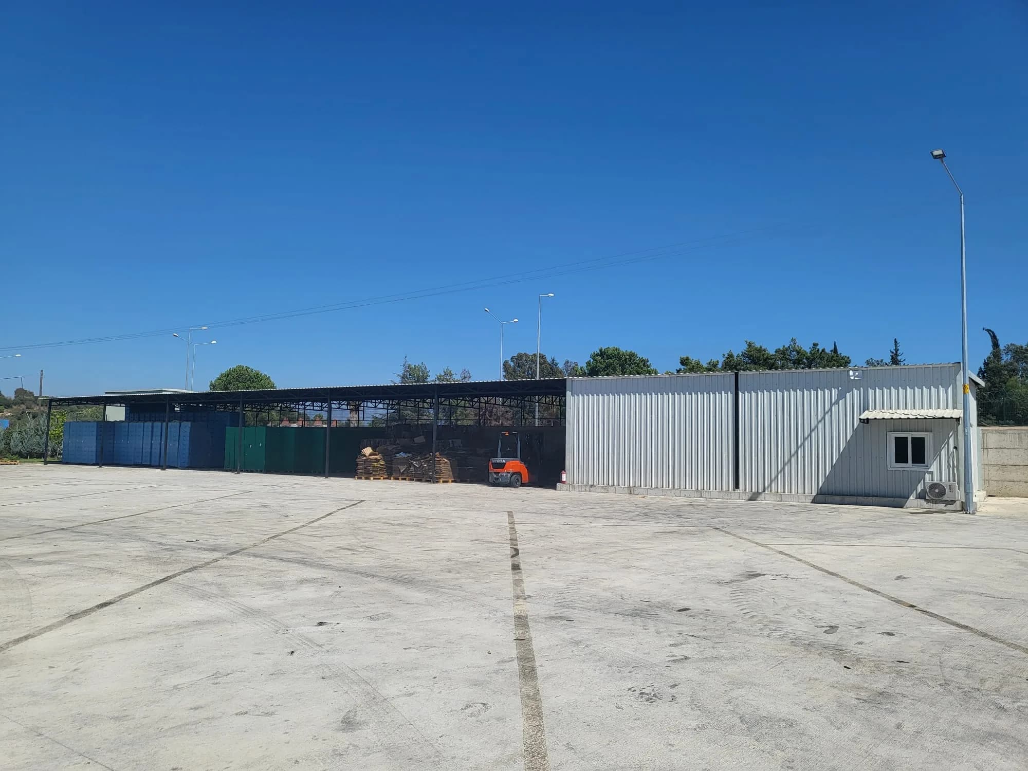 Fabrika açık depo alanlarından ikincisi